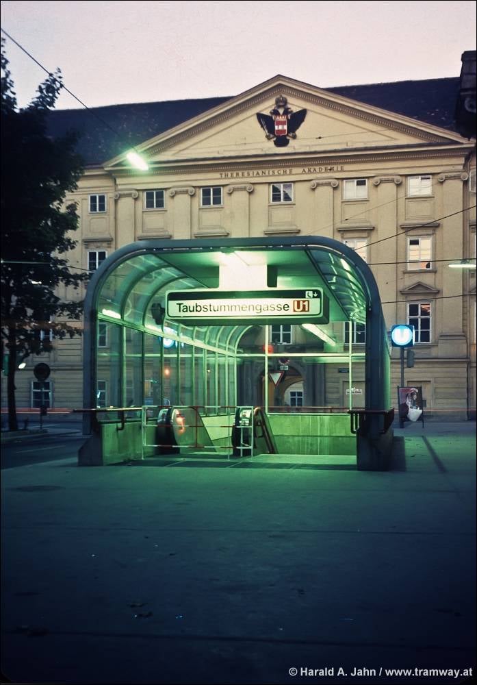 VORANKÜNDIGUNG: U-Bahn Abgang Taubstummengasse (H0)